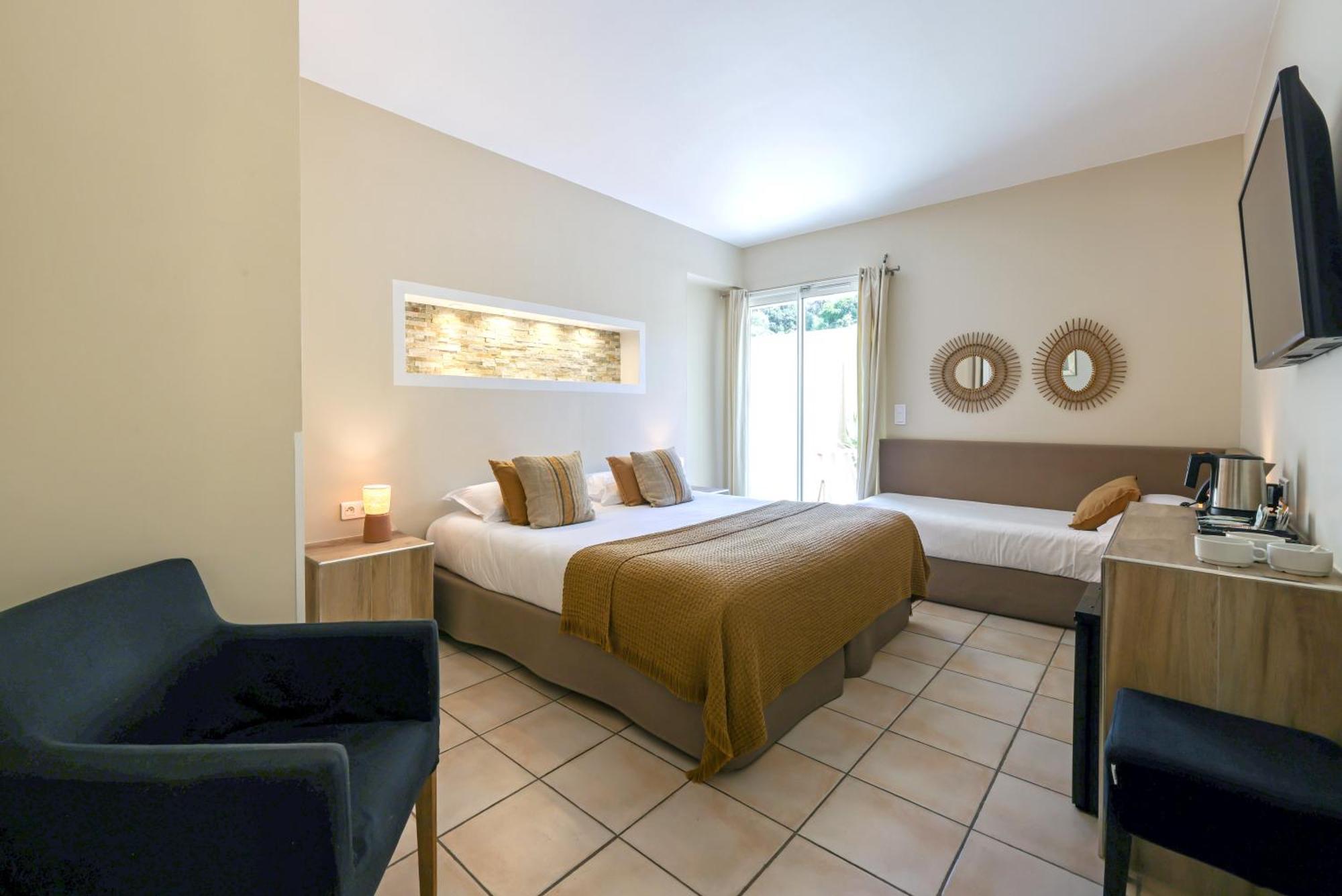 Le Saint Erasme, Hotel Eco Friendly 3* Calvi (Corsica)